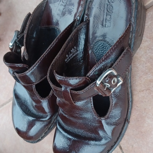 Born Clogs - Picture 3 of 9